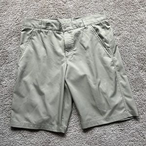 Men’s golf shorts